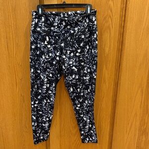 White House Black Market The Legging Floral 3/4 Length M